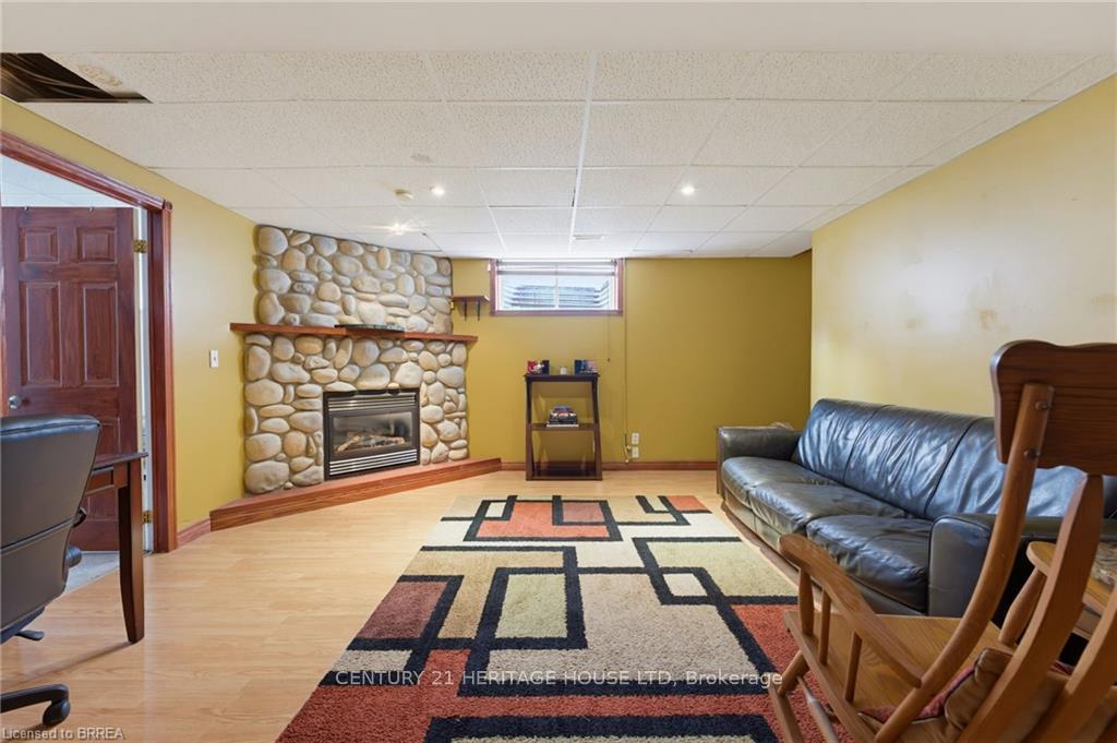 Photo 15 of 125 Whitlaw Way, Brant, Paris — HOMEH