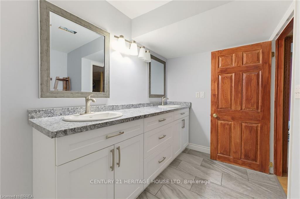 Photo 17 of 125 Whitlaw Way, Brant, Paris — HOMEH