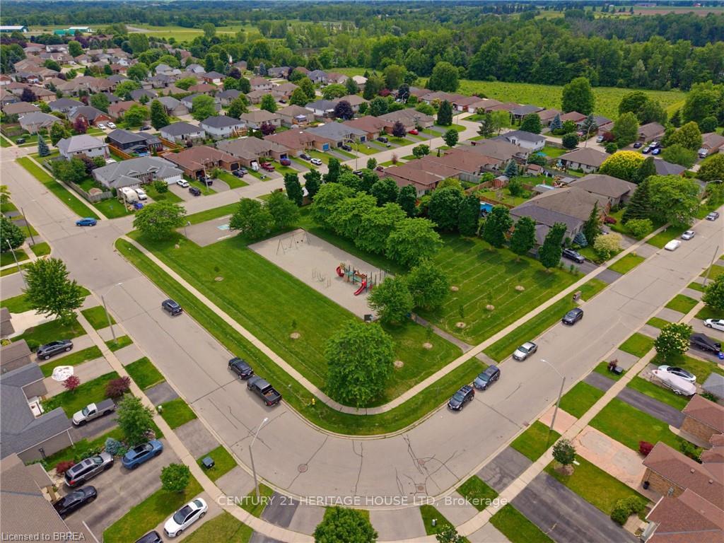 Photo 22 of 125 Whitlaw Way, Brant, Paris — HOMEH