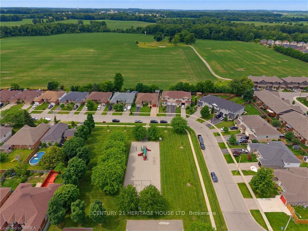 Photo 23 of 125 Whitlaw Way, Brant, Paris — HOMEH
