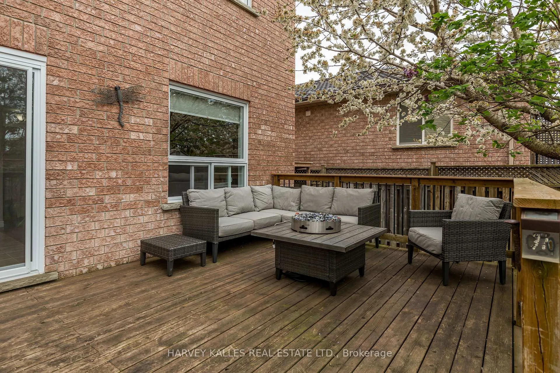 Photo 4 of 250 Pringle Drive, Barrie, Edgehill Drive — HOMEH