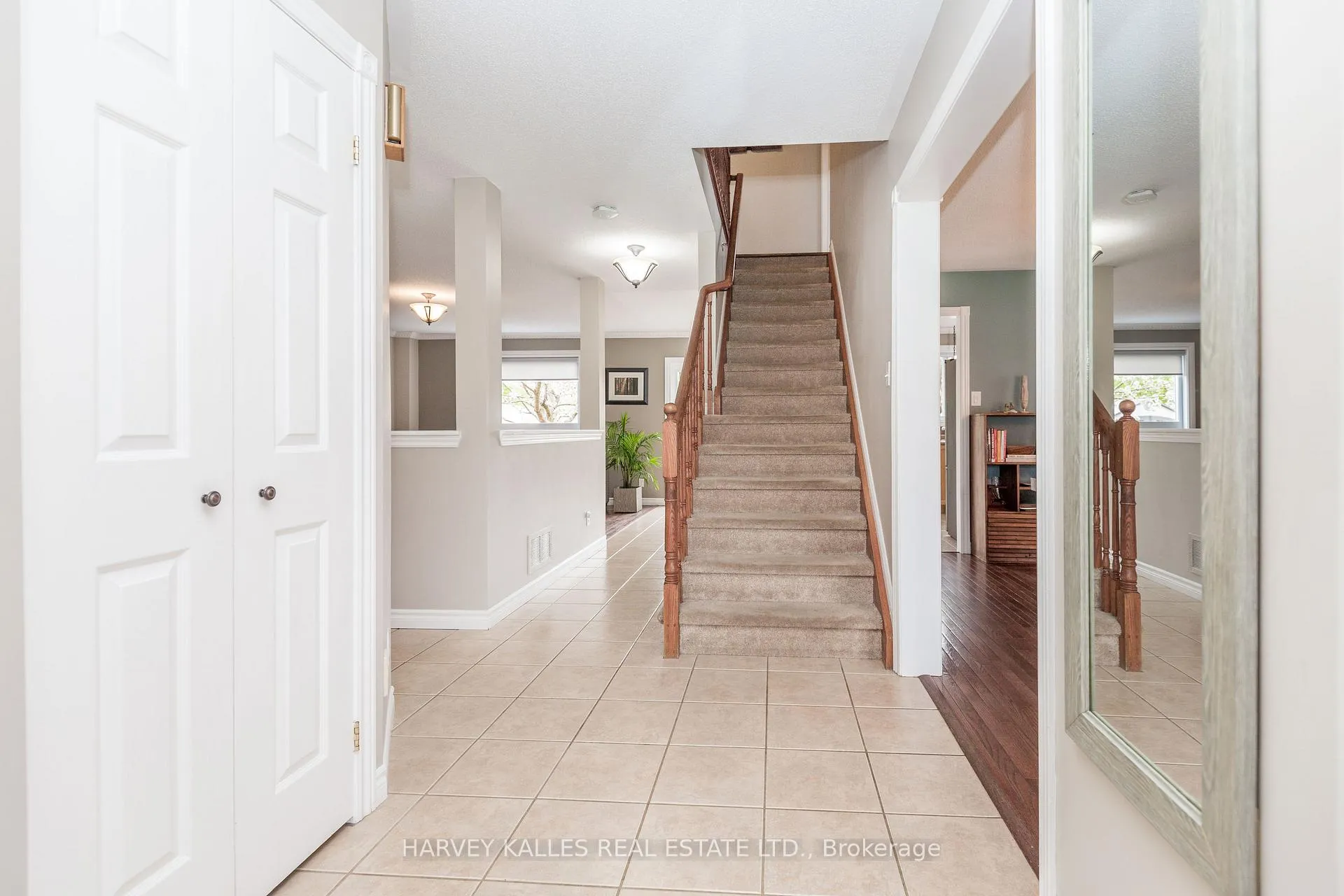 Photo 7 of 250 Pringle Drive, Barrie, Edgehill Drive — HOMEH
