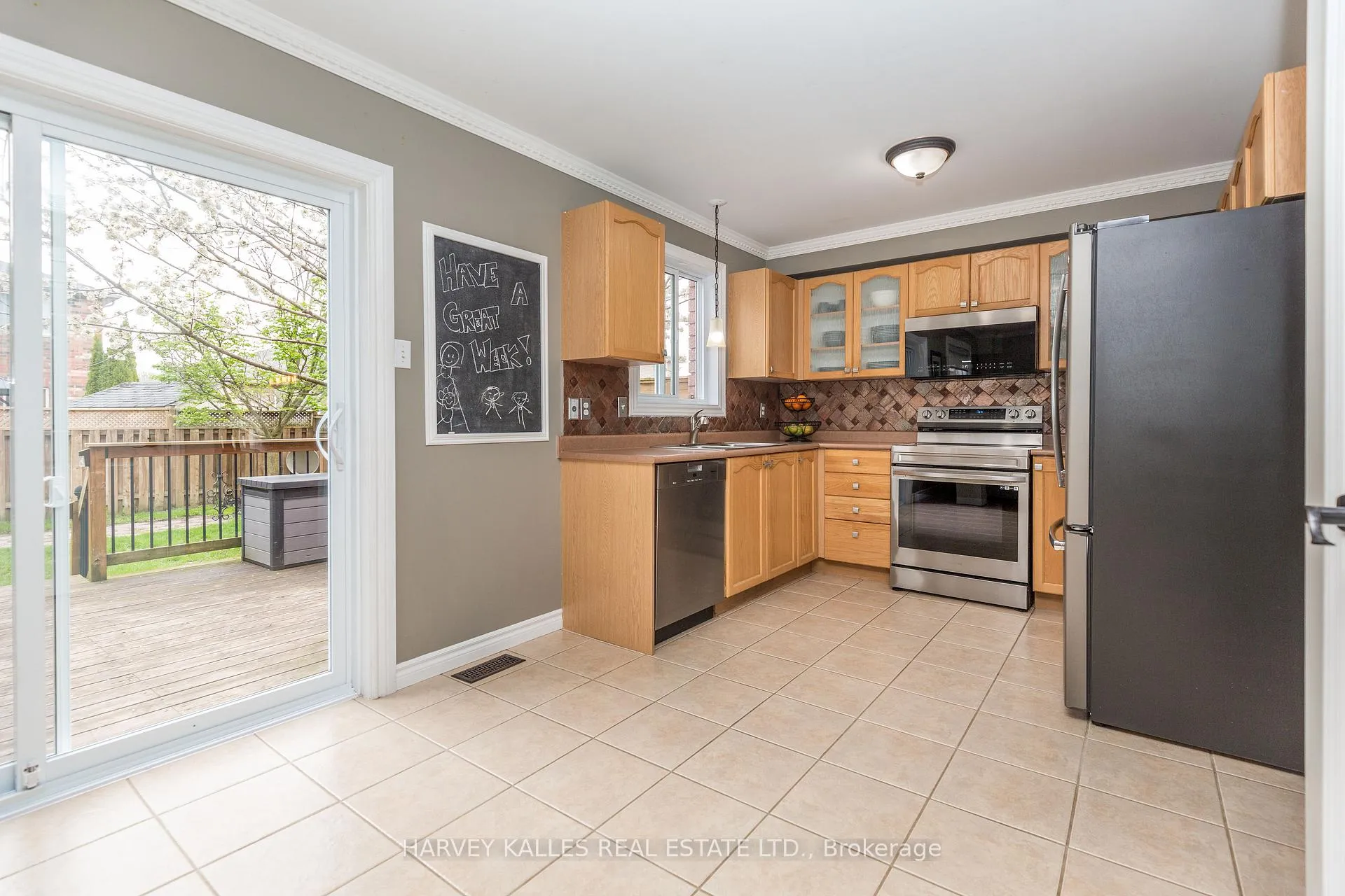 Photo 12 of 250 Pringle Drive, Barrie, Edgehill Drive — HOMEH