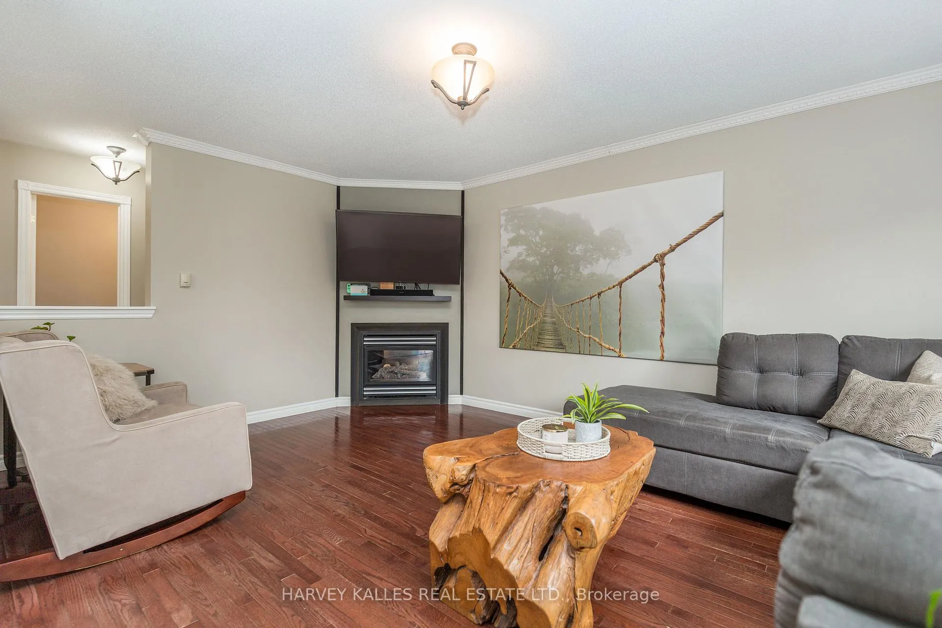Photo 17 of 250 Pringle Drive, Barrie, Edgehill Drive — HOMEH