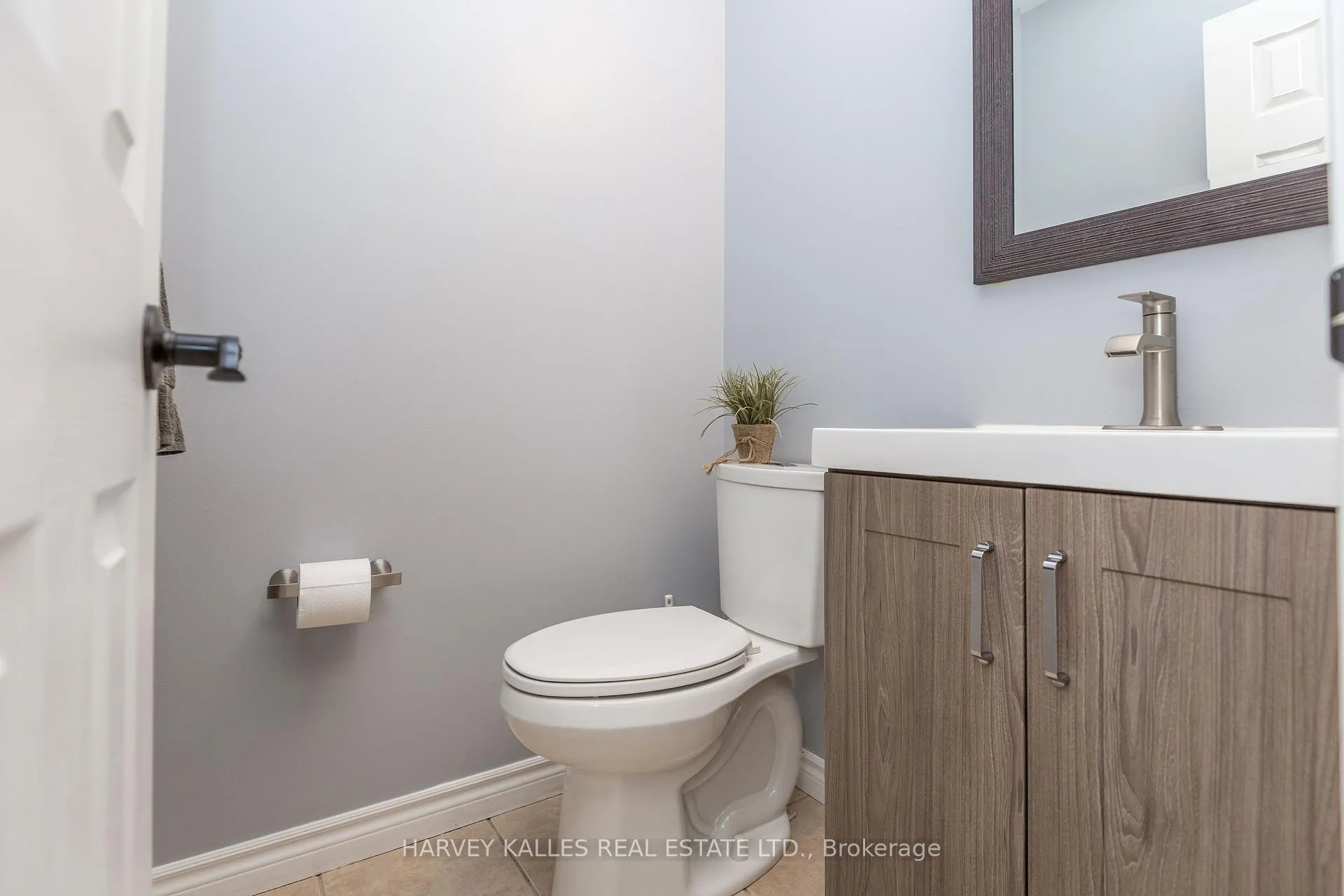 Photo 22 of 250 Pringle Drive, Barrie, Edgehill Drive — HOMEH