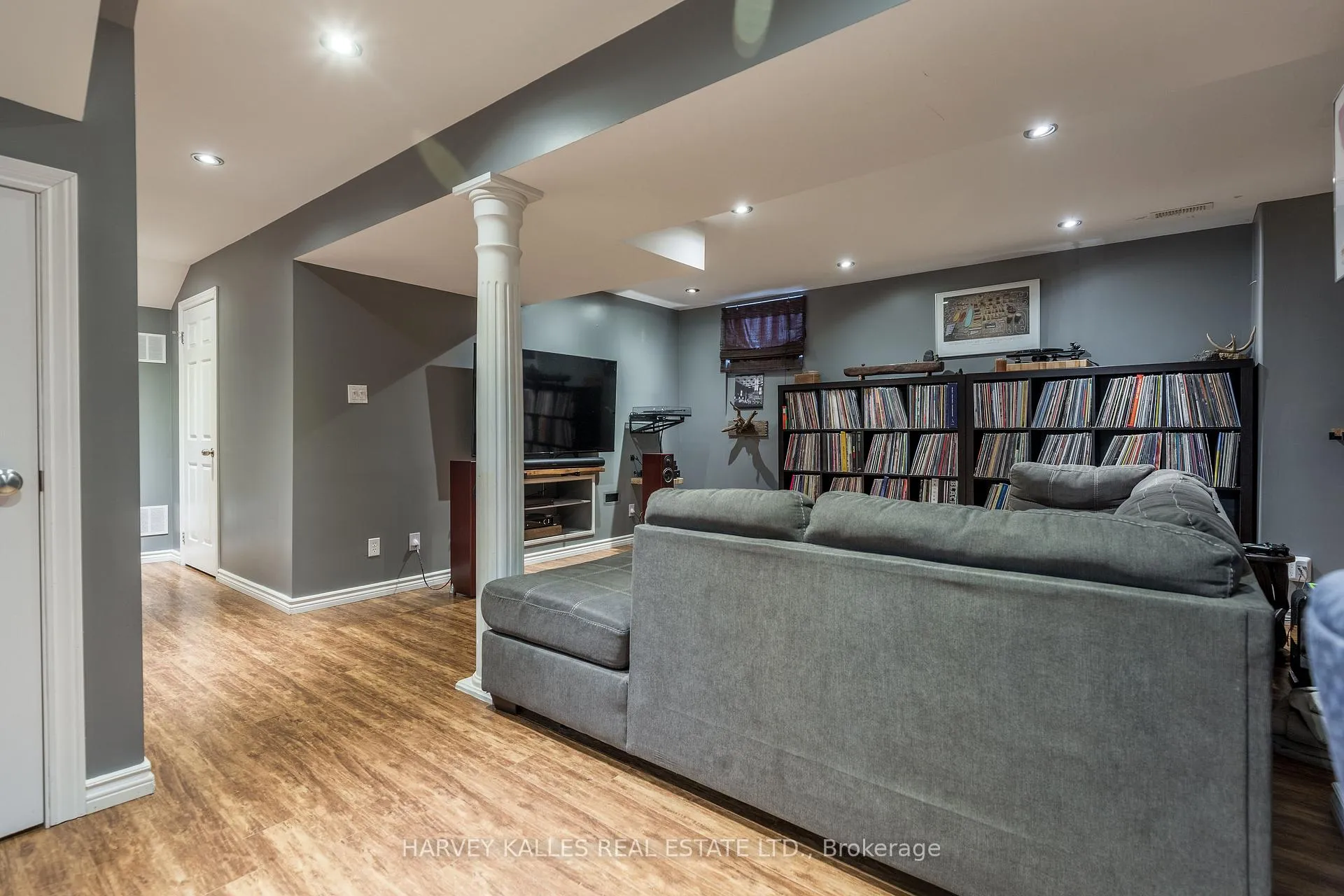 Photo 36 of 250 Pringle Drive, Barrie, Edgehill Drive — HOMEH