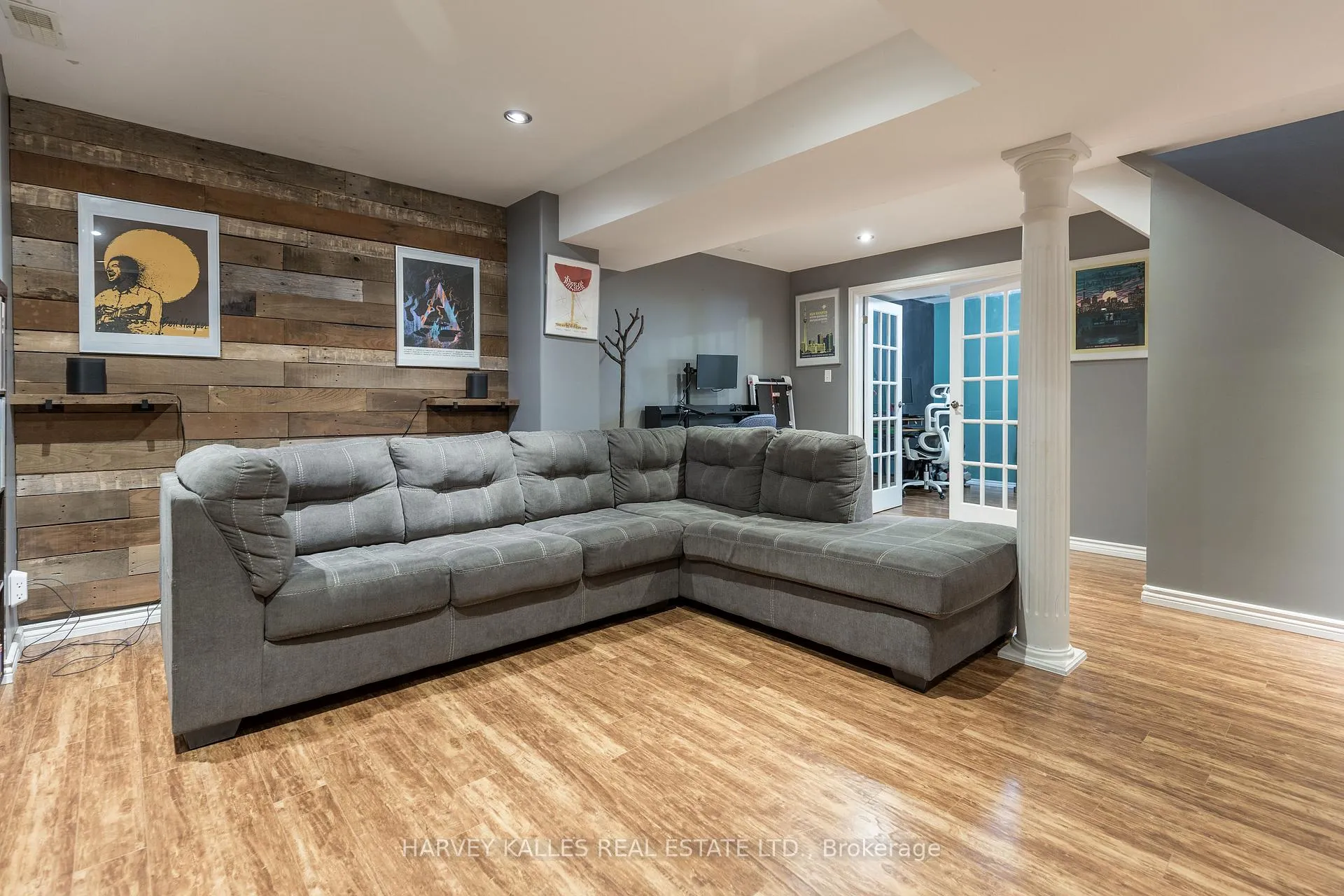 Photo 38 of 250 Pringle Drive, Barrie, Edgehill Drive — HOMEH