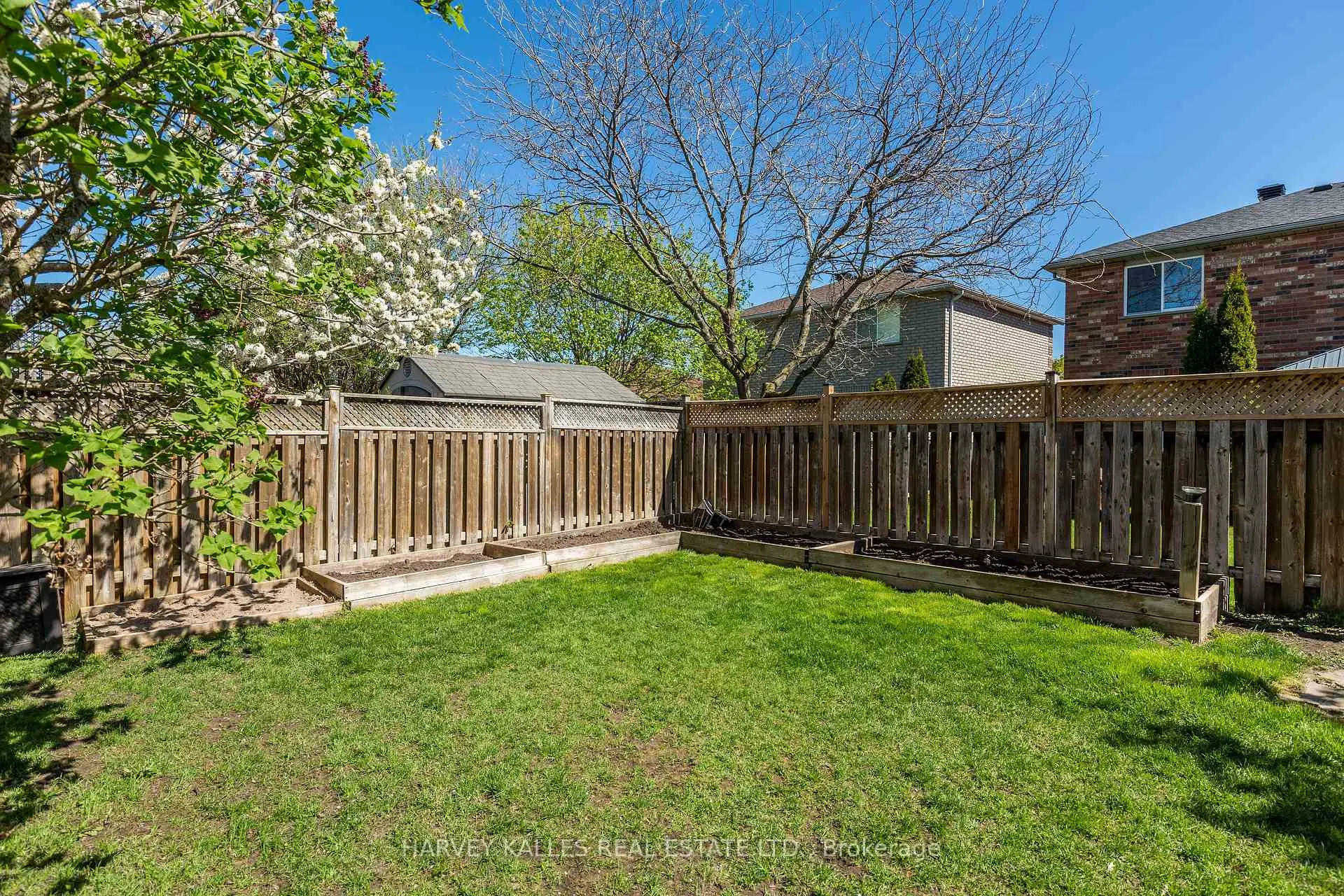 Photo 40 of 250 Pringle Drive, Barrie, Edgehill Drive — HOMEH