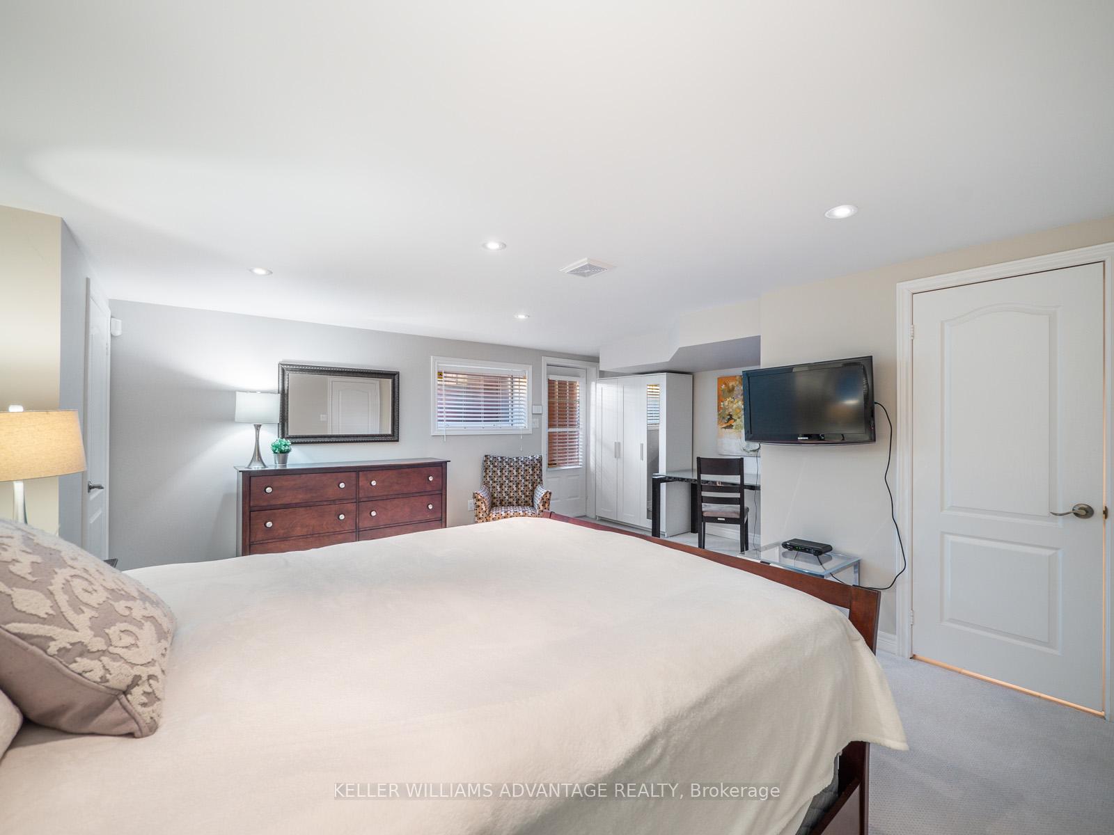 Photo 7 of Unit Lower, 122 Boardwalk Drive, Toronto, The Beaches — HOMEH