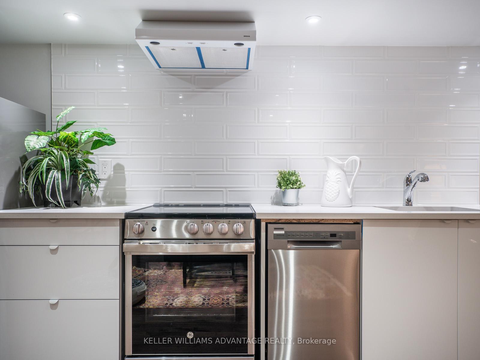 Photo 25 of Unit Lower, 122 Boardwalk Drive, Toronto, The Beaches — HOMEH