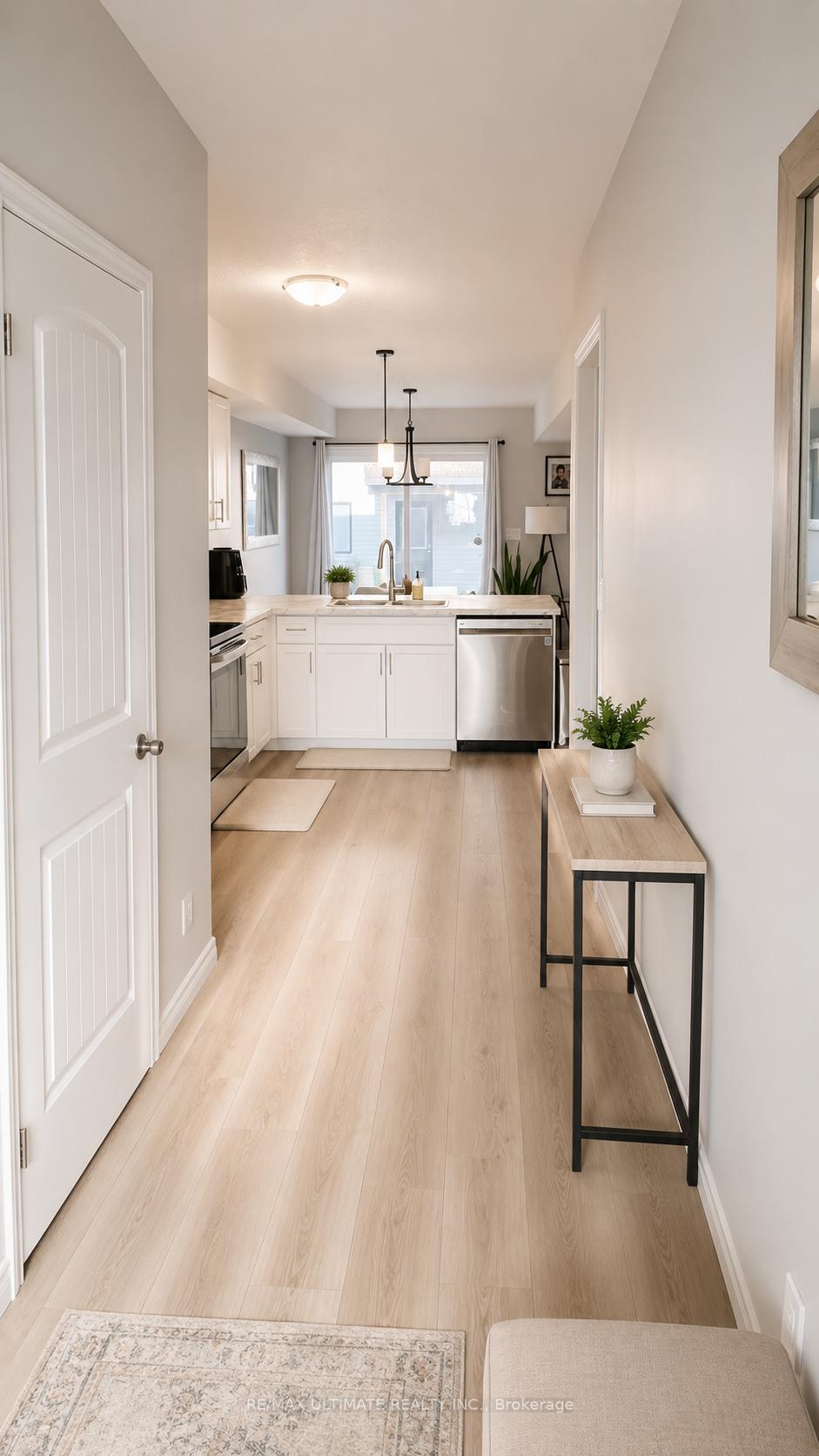 Photo 5 of 180 Head Street S, Norfolk, Simcoe — HOMEH