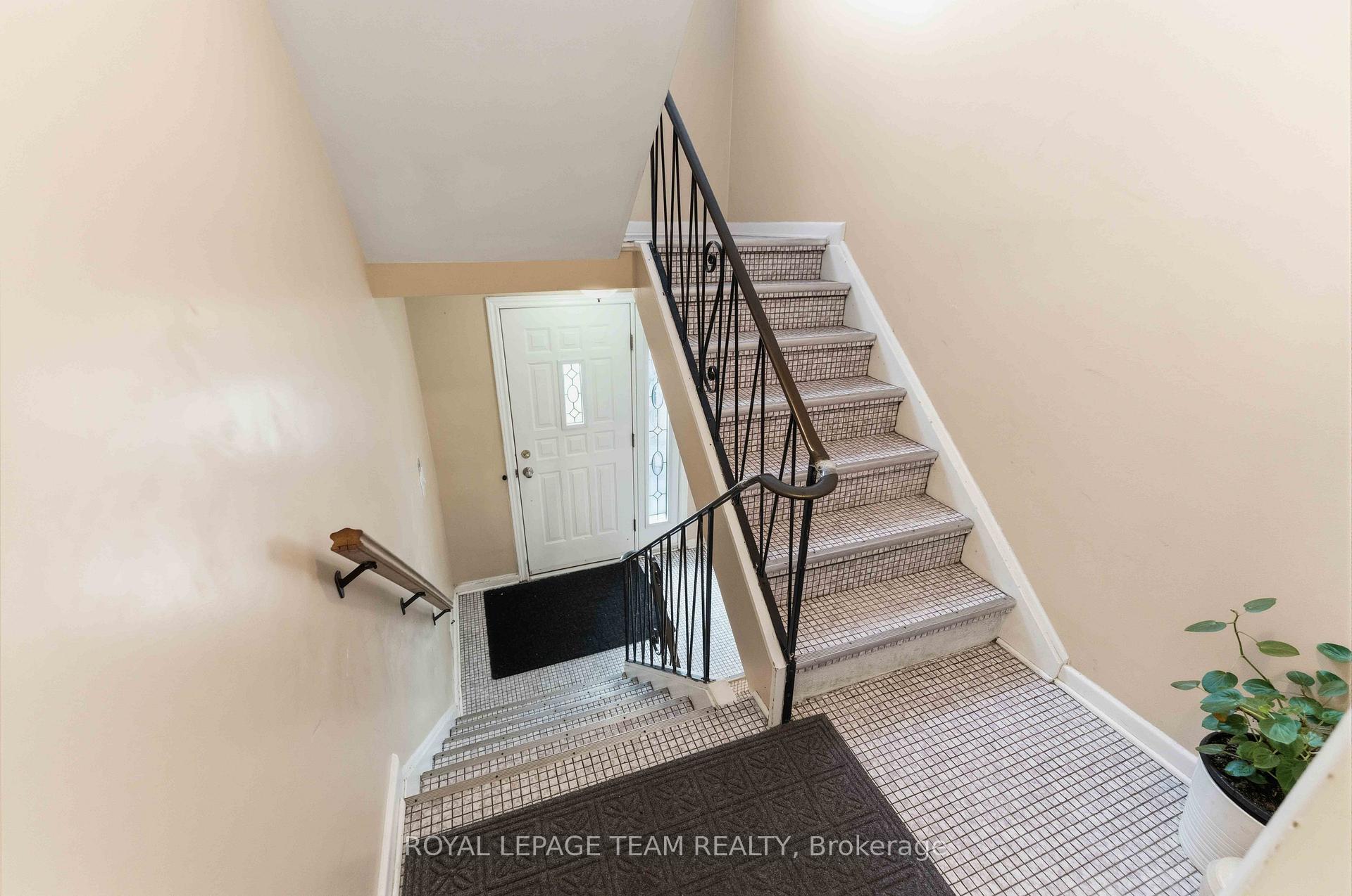 Photo 3 of 1197 Maitland Avenue, Ottawa, Copeland Park — HOMEH