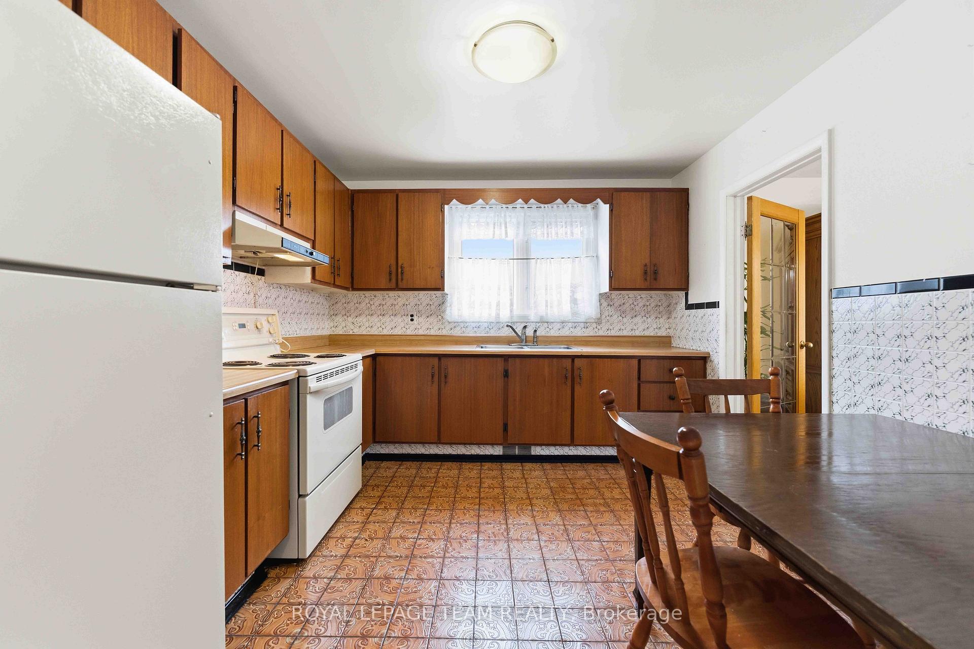 Photo 13 of 1197 Maitland Avenue, Ottawa, Copeland Park — HOMEH