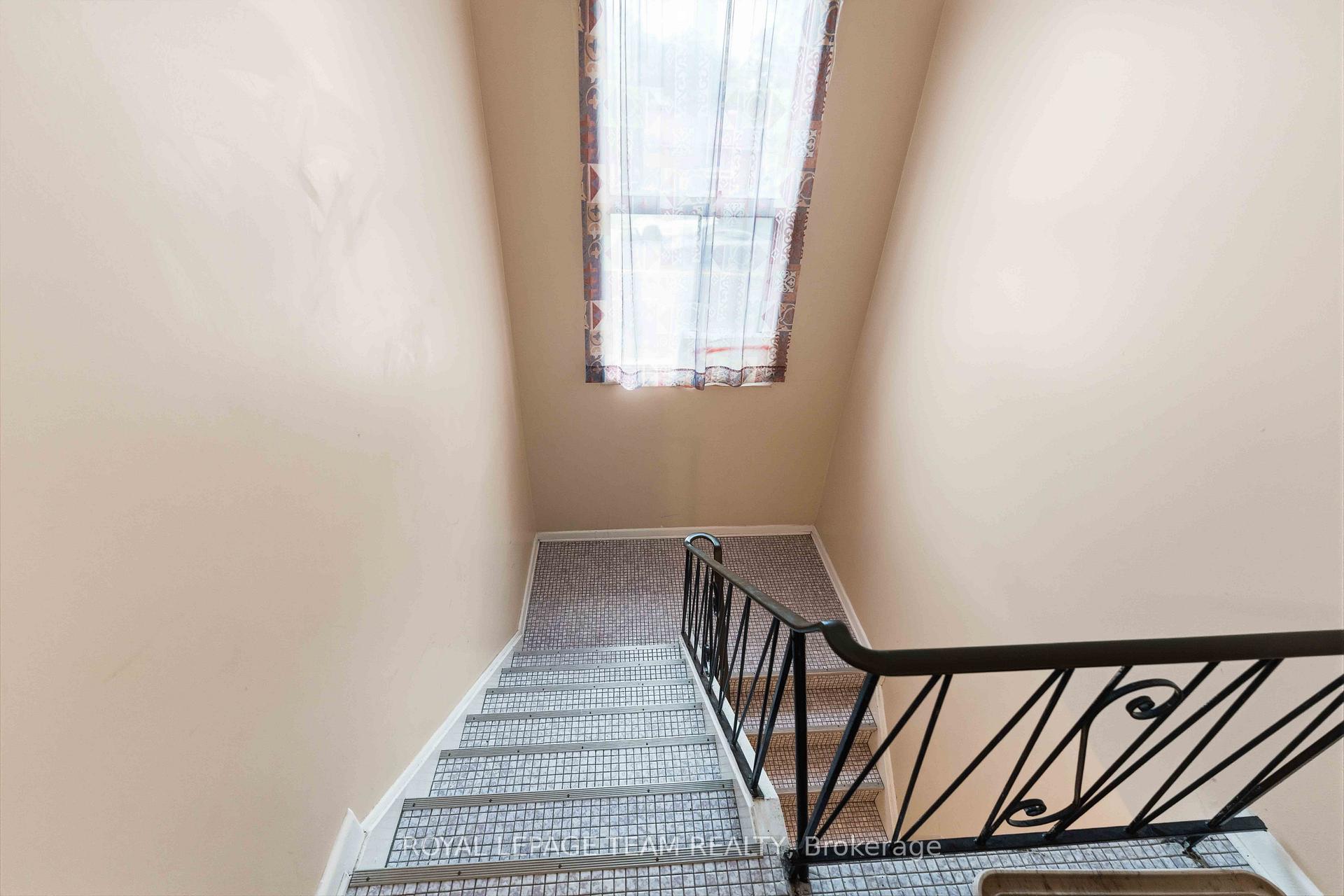 Photo 23 of 1197 Maitland Avenue, Ottawa, Copeland Park — HOMEH