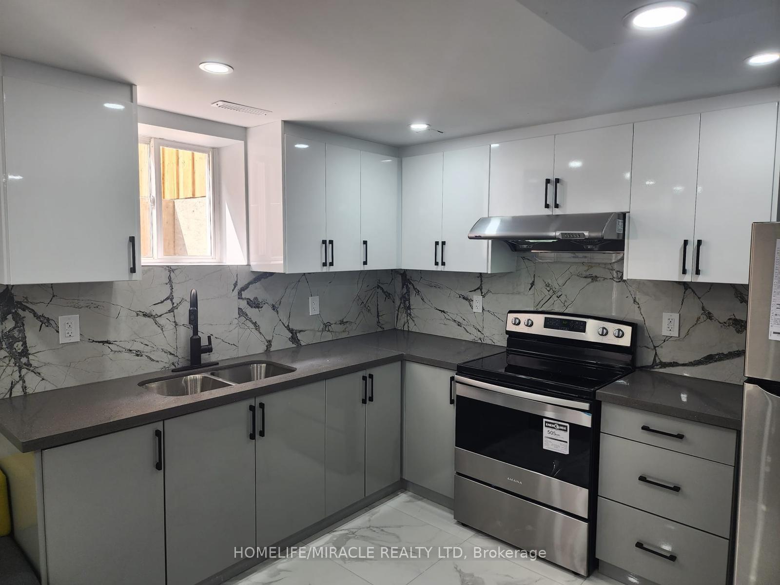 Photo 2 of 137 Sunforest Drive, Brampton, Heart Lake West — HOMEH