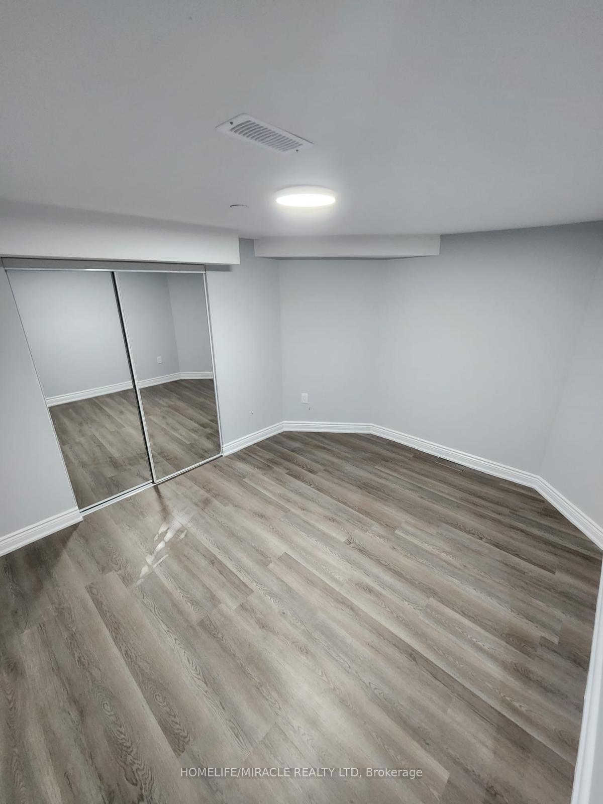 Photo 5 of 137 Sunforest Drive, Brampton, Heart Lake West — HOMEH
