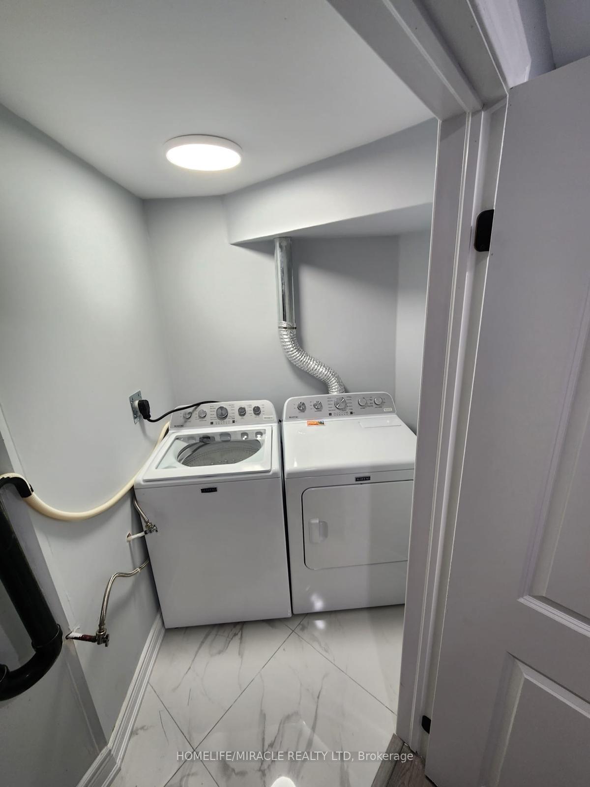 Photo 8 of 137 Sunforest Drive, Brampton, Heart Lake West — HOMEH
