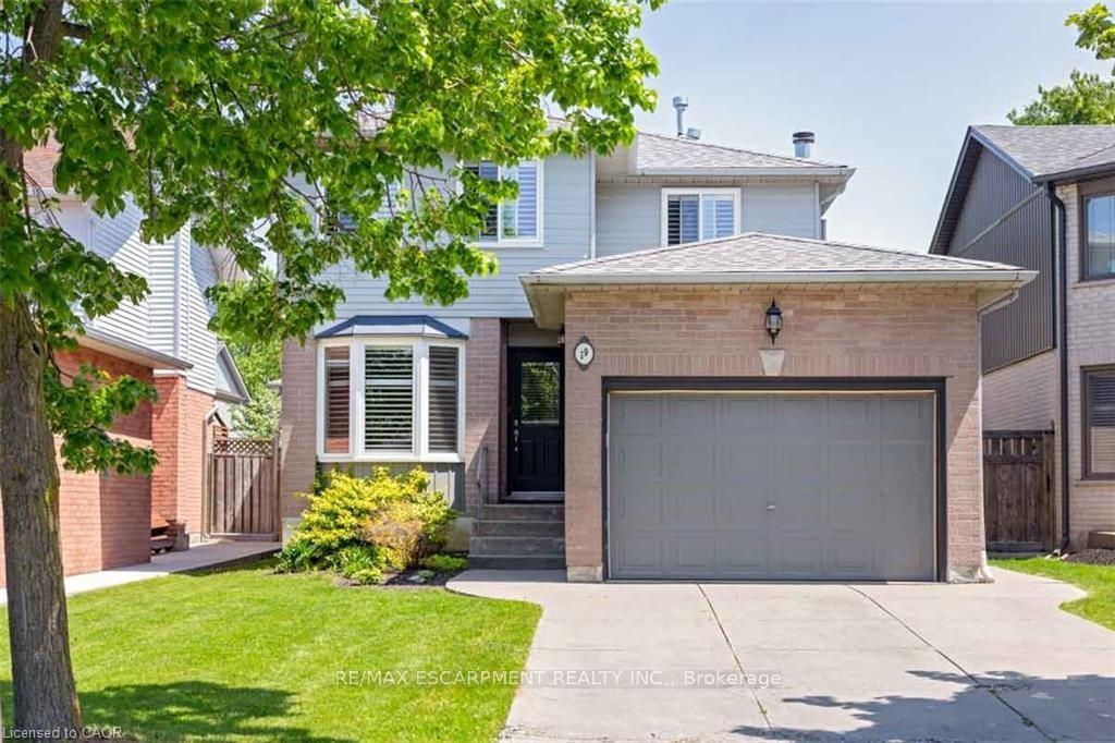 Photo 1 of 19 Beachgrove Crescent, Hamilton, Stoney Creek Mountain — HOMEH