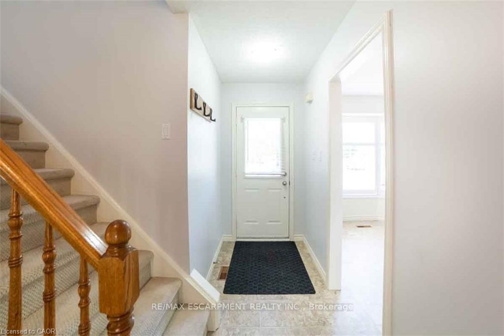 Photo 2 of 19 Beachgrove Crescent, Hamilton, Stoney Creek Mountain — HOMEH