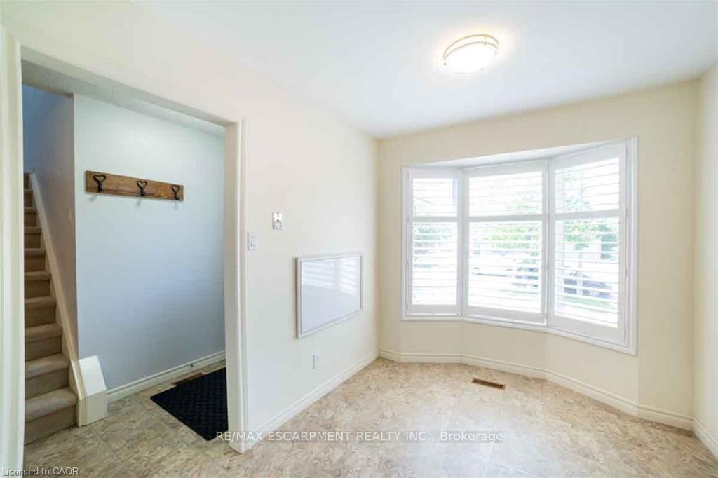 Photo 5 of 19 Beachgrove Crescent, Hamilton, Stoney Creek Mountain — HOMEH