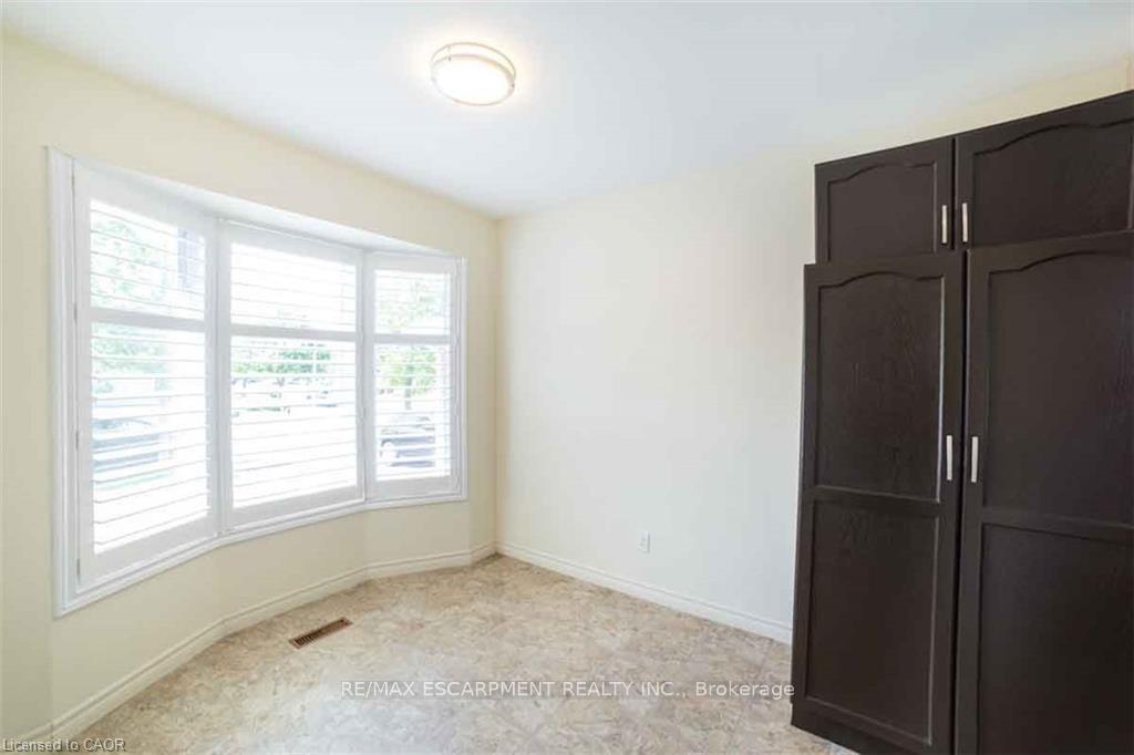 Photo 6 of 19 Beachgrove Crescent, Hamilton, Stoney Creek Mountain — HOMEH
