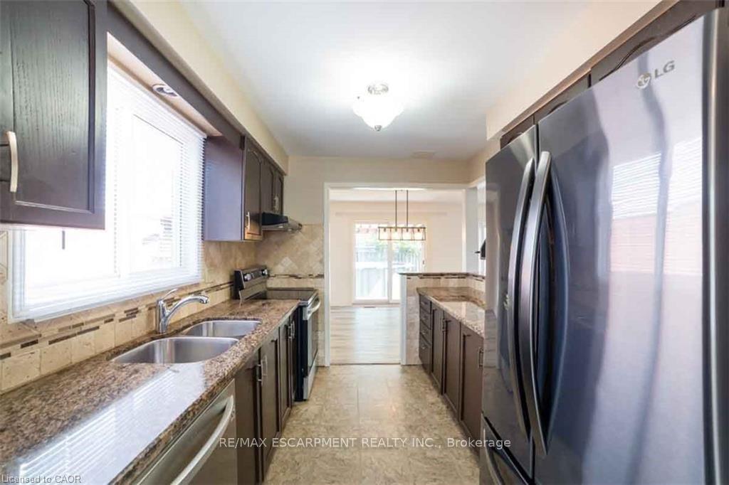 Photo 7 of 19 Beachgrove Crescent, Hamilton, Stoney Creek Mountain — HOMEH