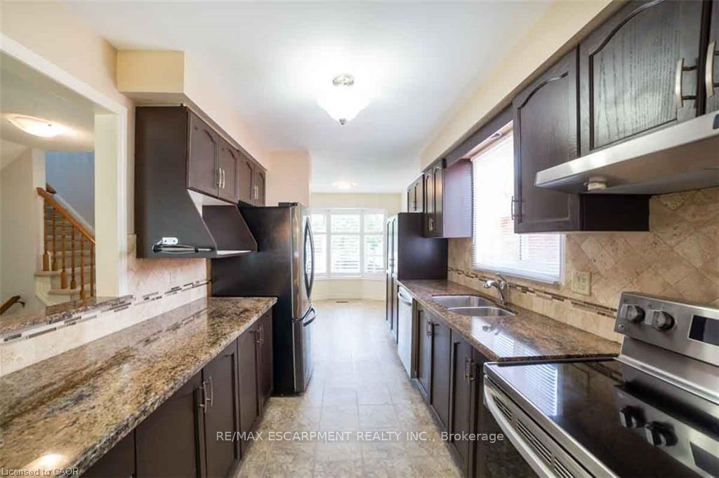 Photo 8 of 19 Beachgrove Crescent, Hamilton, Stoney Creek Mountain — HOMEH