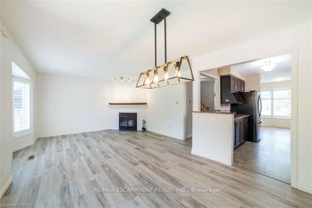Photo 9 of 19 Beachgrove Crescent, Hamilton, Stoney Creek Mountain — HOMEH