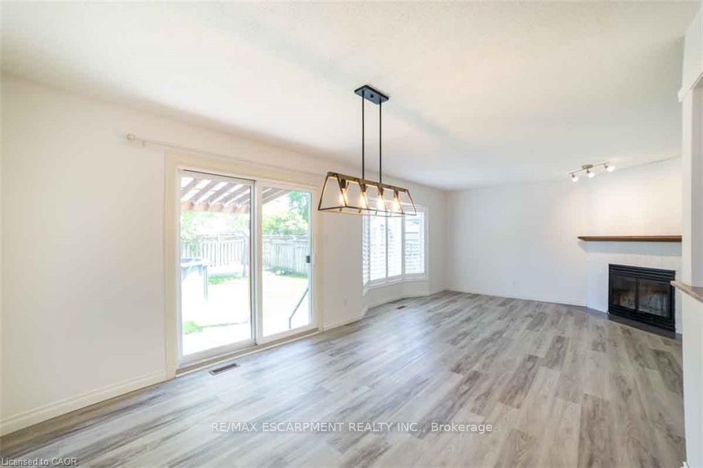 Photo 10 of 19 Beachgrove Crescent, Hamilton, Stoney Creek Mountain — HOMEH