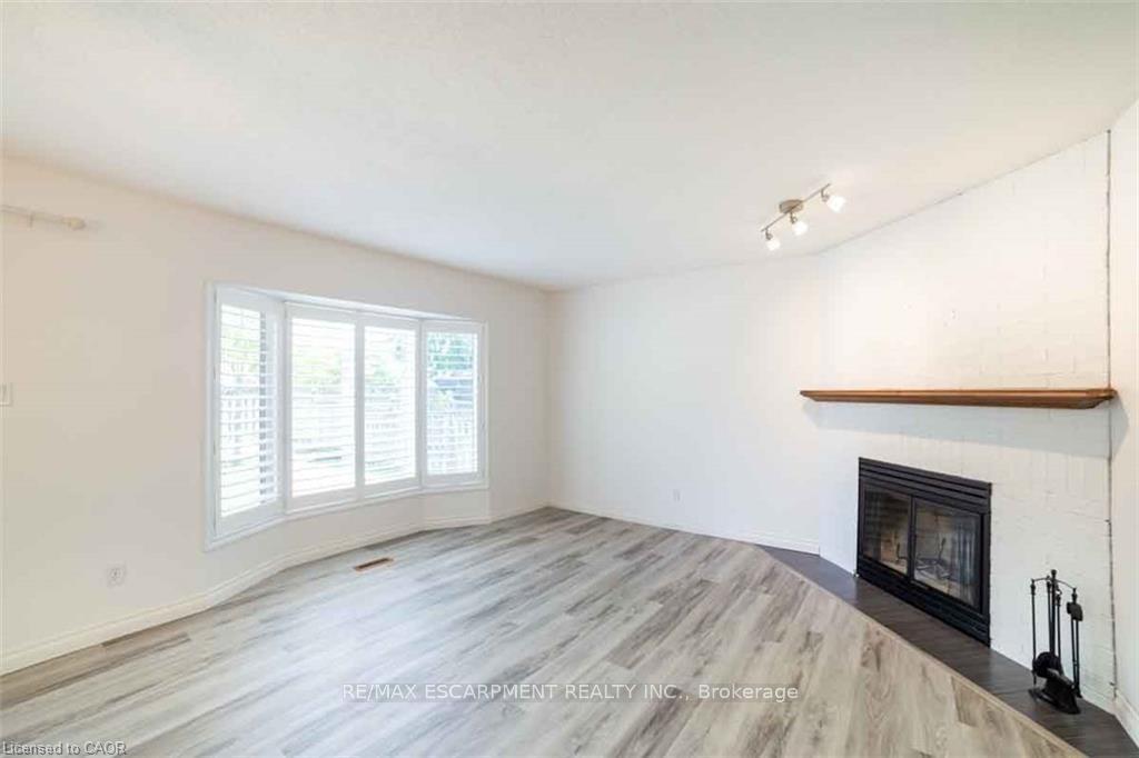 Photo 11 of 19 Beachgrove Crescent, Hamilton, Stoney Creek Mountain — HOMEH