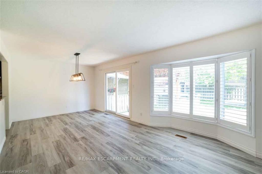 Photo 12 of 19 Beachgrove Crescent, Hamilton, Stoney Creek Mountain — HOMEH
