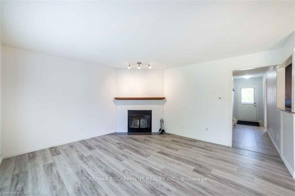 Photo 13 of 19 Beachgrove Crescent, Hamilton, Stoney Creek Mountain — HOMEH