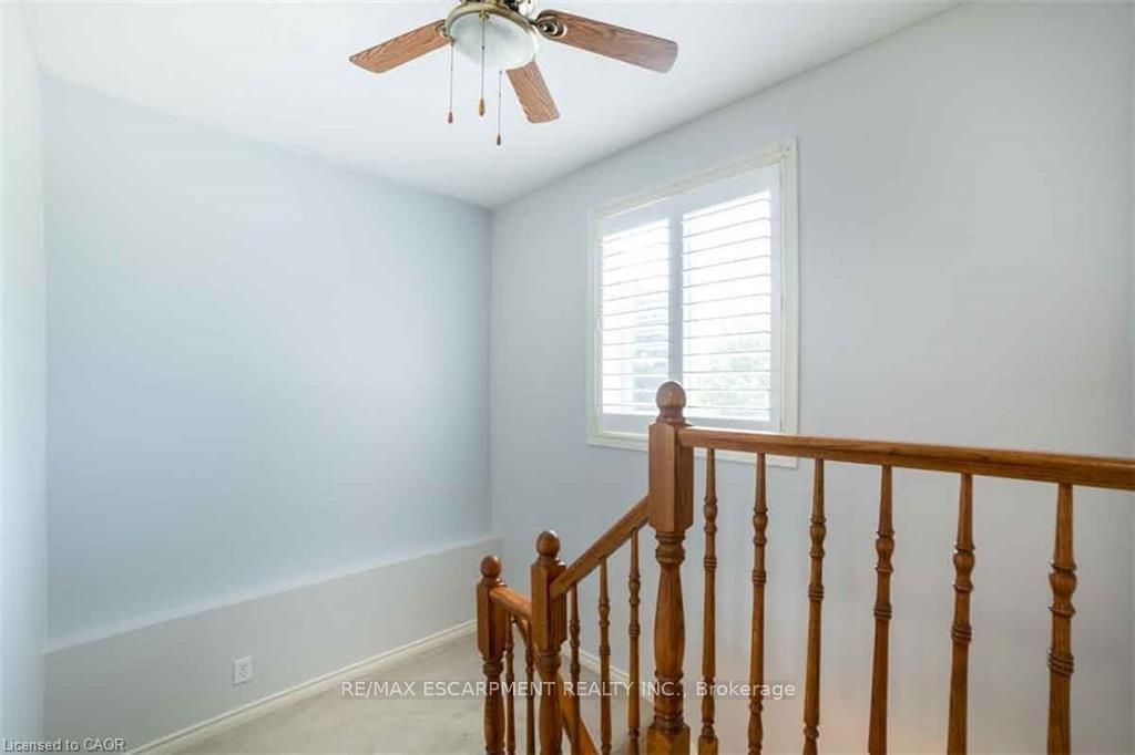 Photo 15 of 19 Beachgrove Crescent, Hamilton, Stoney Creek Mountain — HOMEH