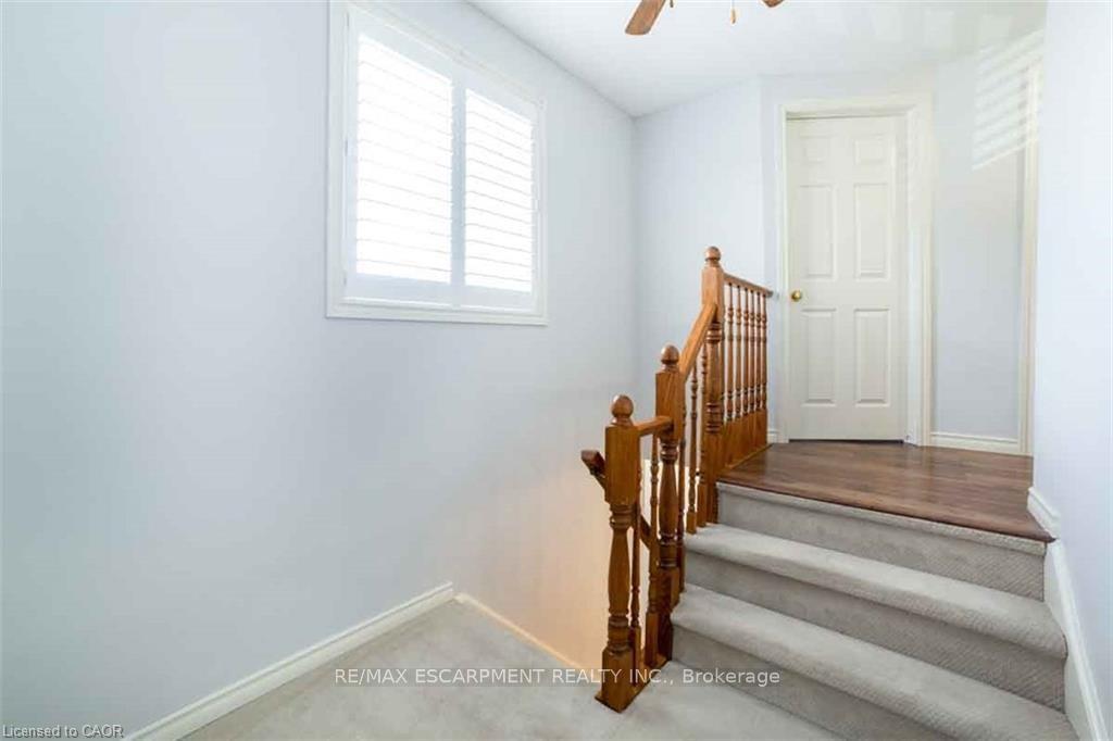 Photo 16 of 19 Beachgrove Crescent, Hamilton, Stoney Creek Mountain — HOMEH