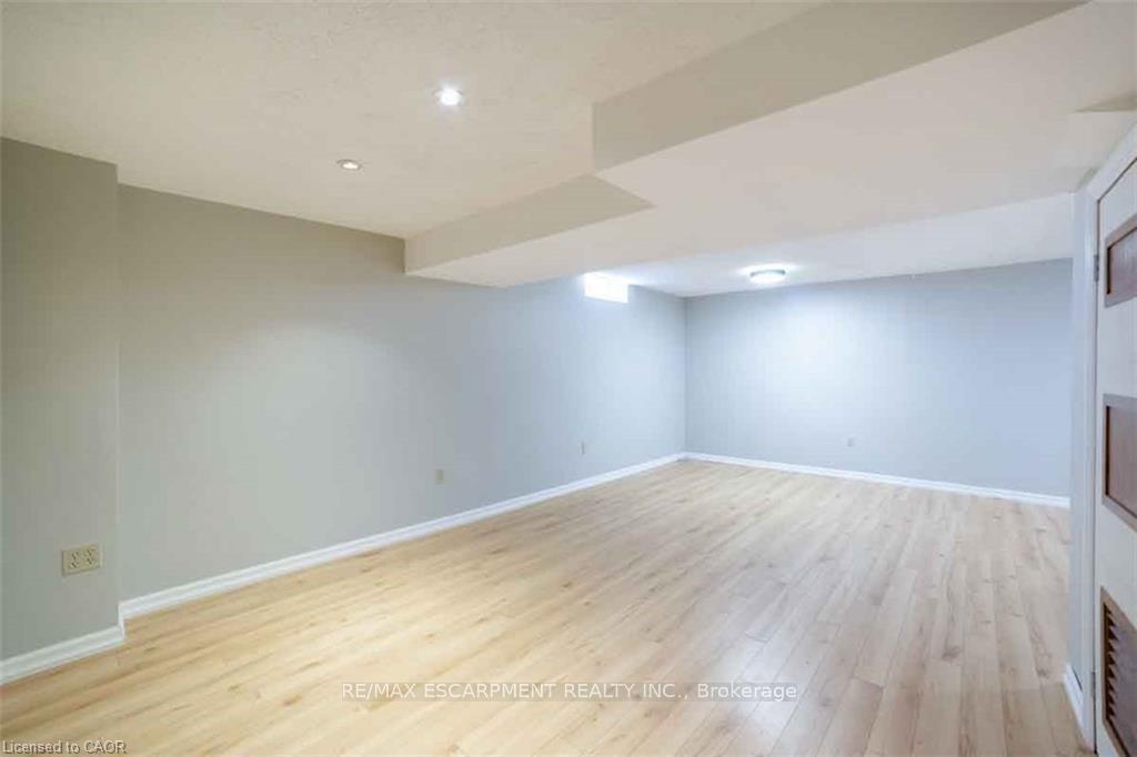 Photo 29 of 19 Beachgrove Crescent, Hamilton, Stoney Creek Mountain — HOMEH