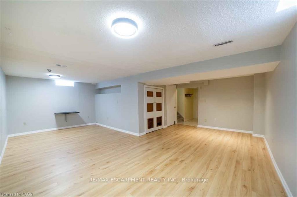 Photo 31 of 19 Beachgrove Crescent, Hamilton, Stoney Creek Mountain — HOMEH