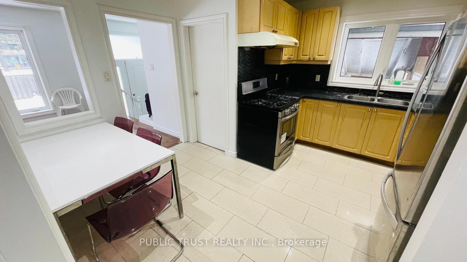 Photo 2 of 3818 Lawrence Avenue E, Scarborough, Woburn — HOMEH