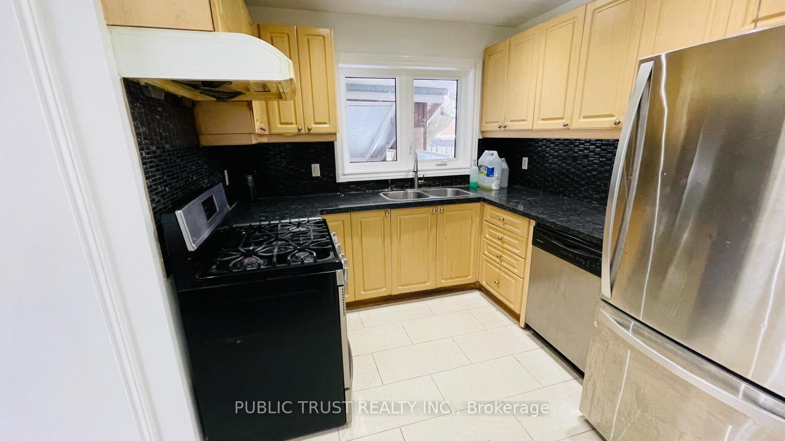 Photo 3 of 3818 Lawrence Avenue E, Scarborough, Woburn — HOMEH