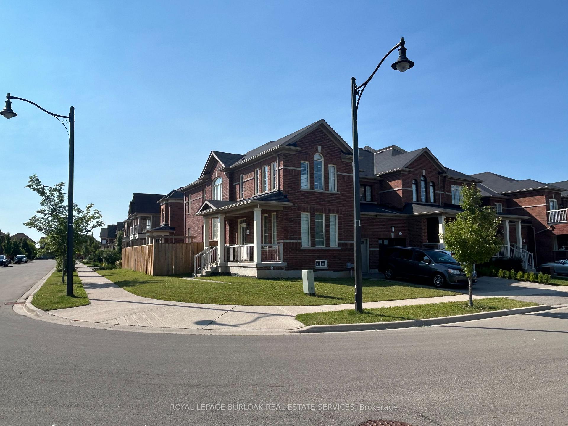 Photo 2 of 57 Macbean Crescent, Hamilton, Waterdown — HOMEH