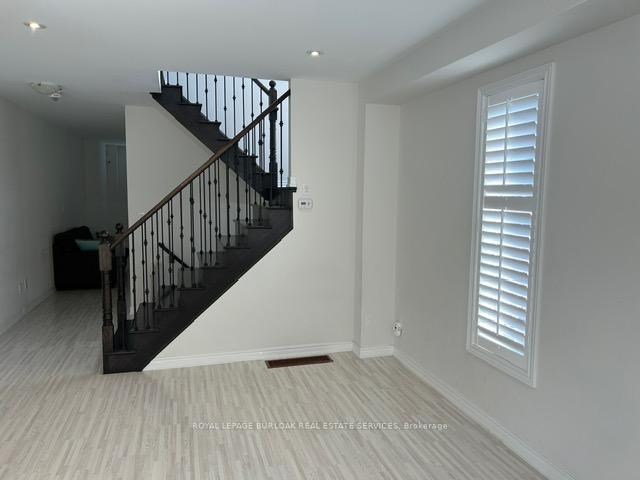 Photo 28 of 57 Macbean Crescent, Hamilton, Waterdown — HOMEH