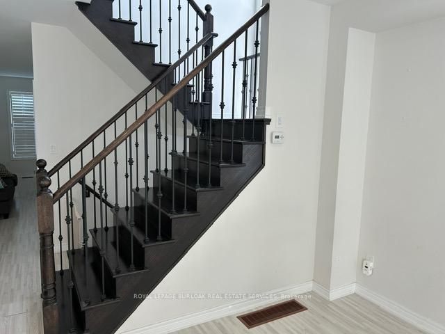 Photo 33 of 57 Macbean Crescent, Hamilton, Waterdown — HOMEH