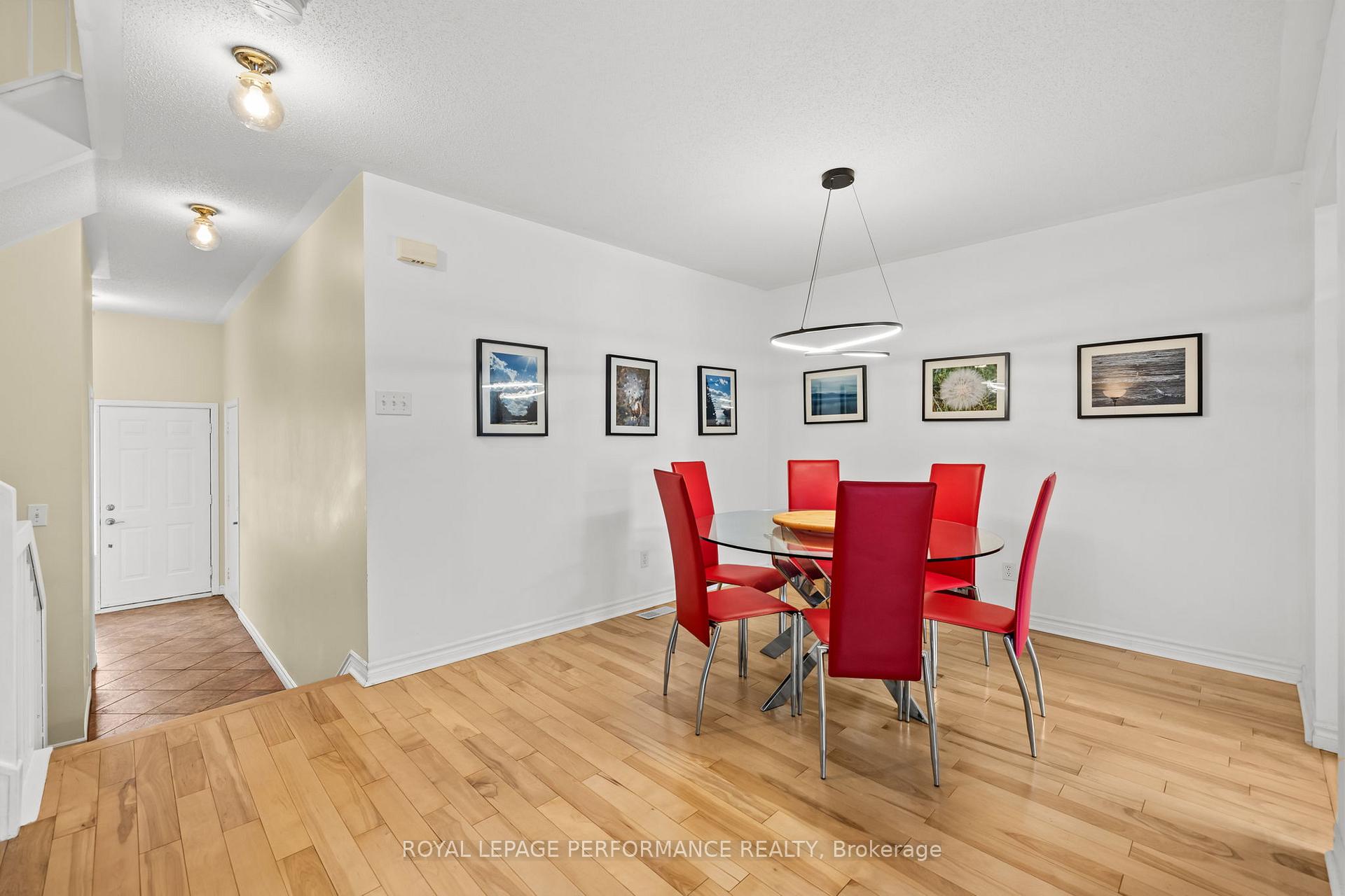 Photo 3 of 6420 Sablewood Place, Ottawa, Chapel Hill — HOMEH