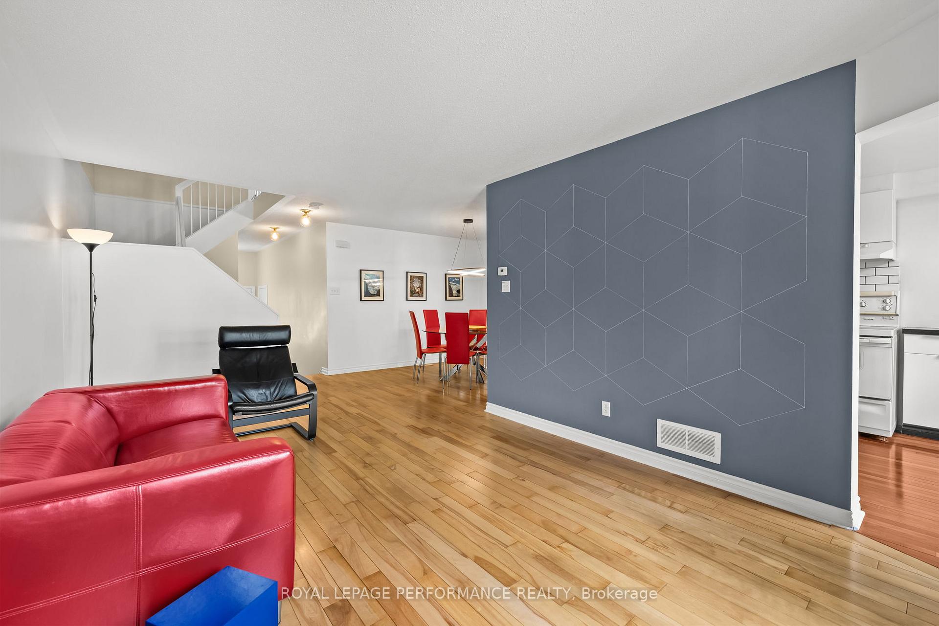 Photo 6 of 6420 Sablewood Place, Ottawa, Chapel Hill — HOMEH