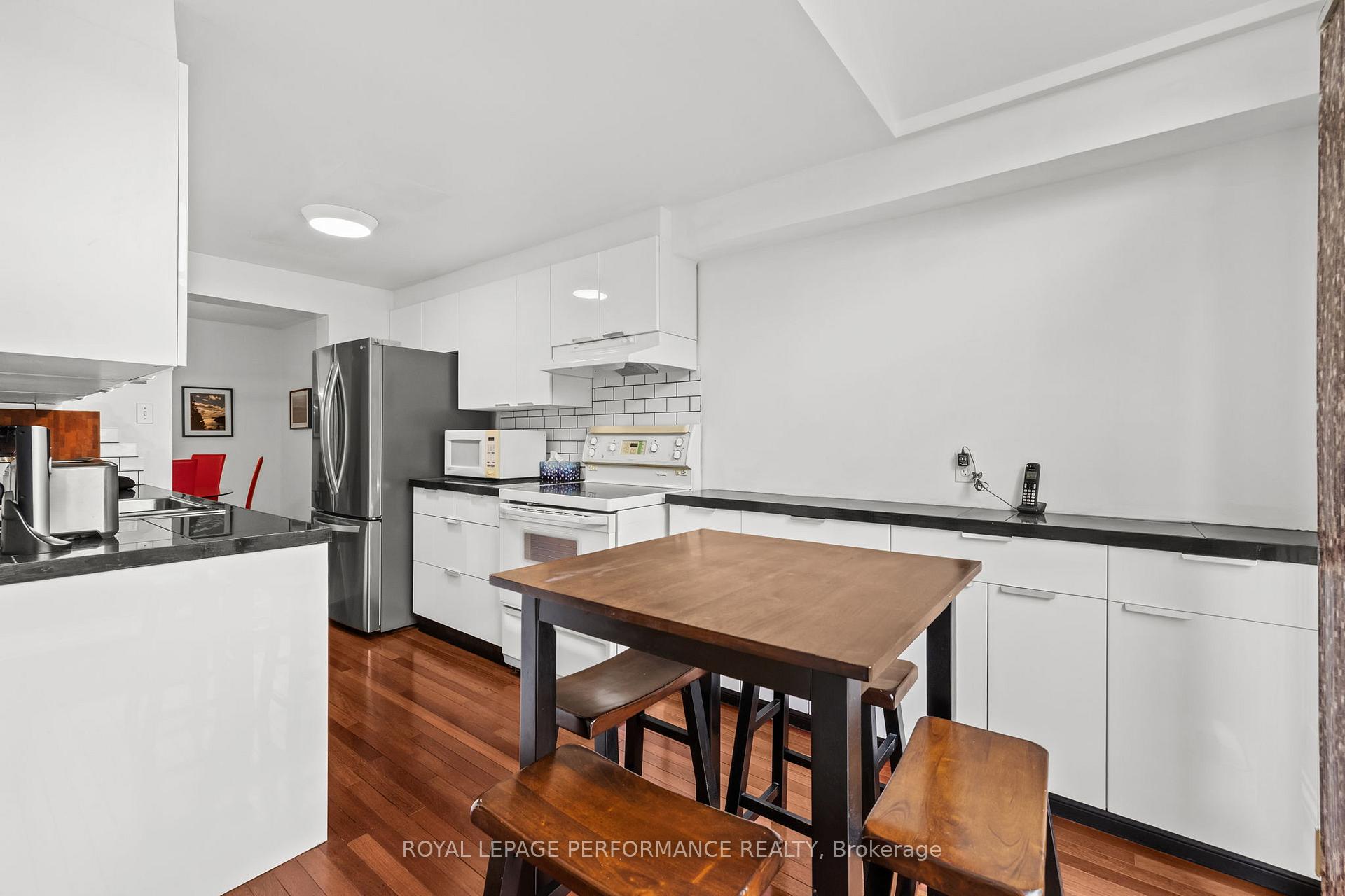 Photo 12 of 6420 Sablewood Place, Ottawa, Chapel Hill — HOMEH