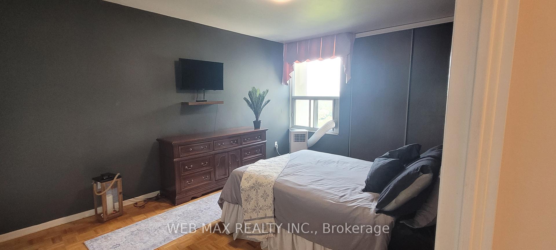 Photo 12 of Unit 804, 980 Broadview Avenue, Toronto, Broadview North — HOMEH