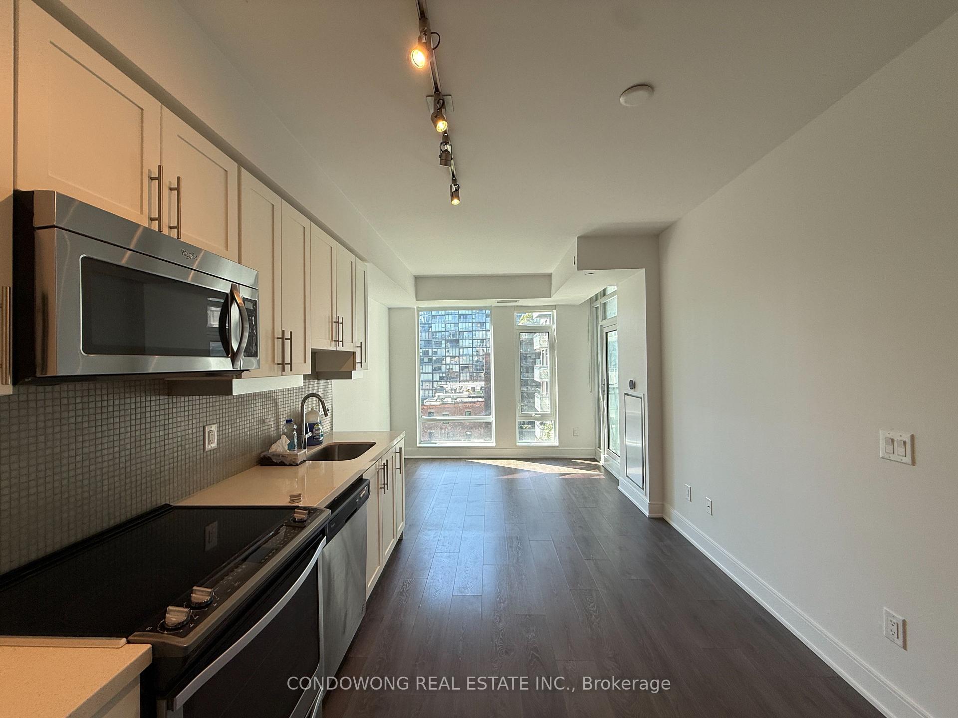 Front of Unit 818, 525 Adelaide Street W