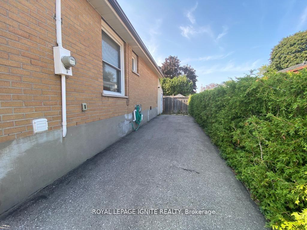 Photo 4 of 14 Sunset Road, Clarington, Bowmanville — HOMEH