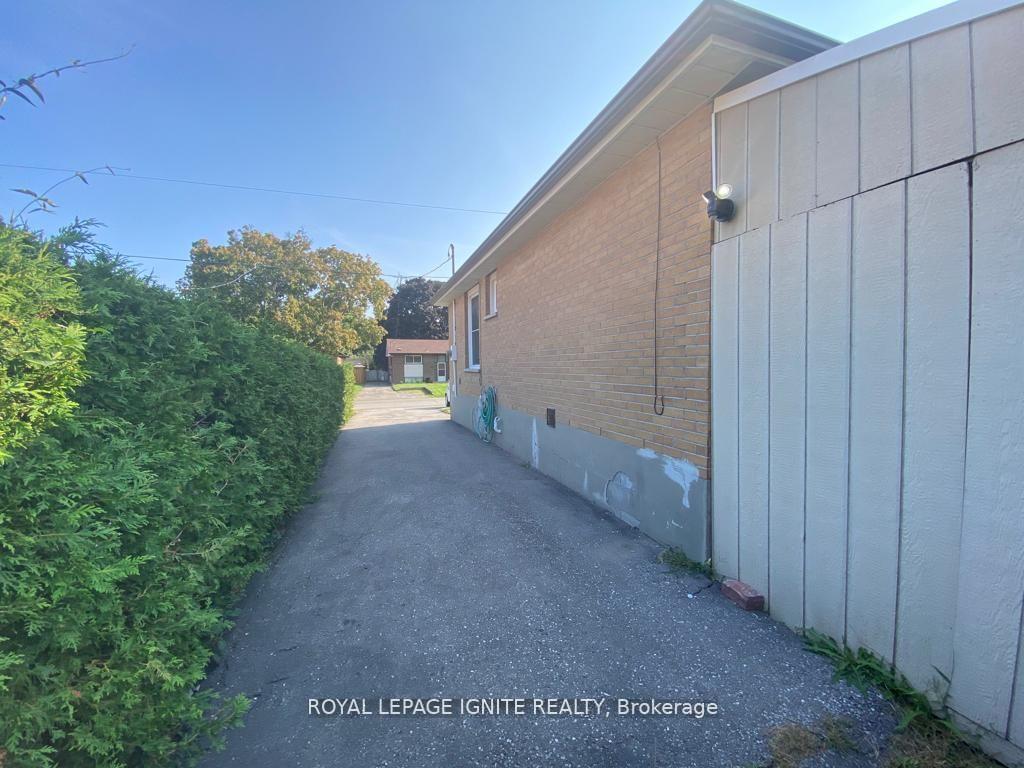 Photo 5 of 14 Sunset Road, Clarington, Bowmanville — HOMEH
