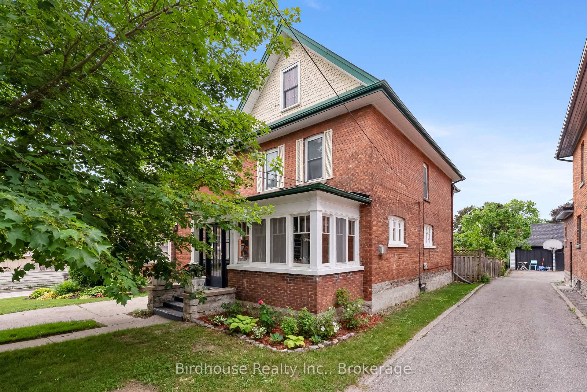 Front of 25 Francis Street