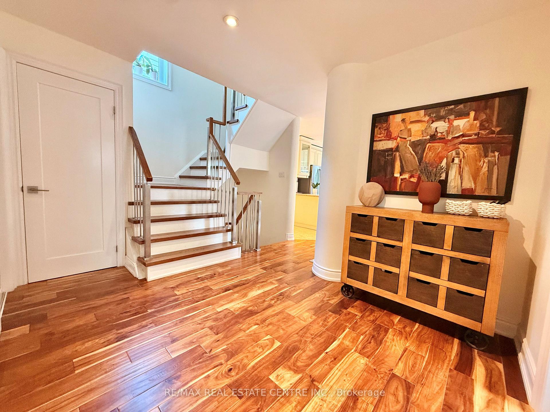 Photo 3 of 2197 Munn's Avenue, Oakville, River Oaks — HOMEH